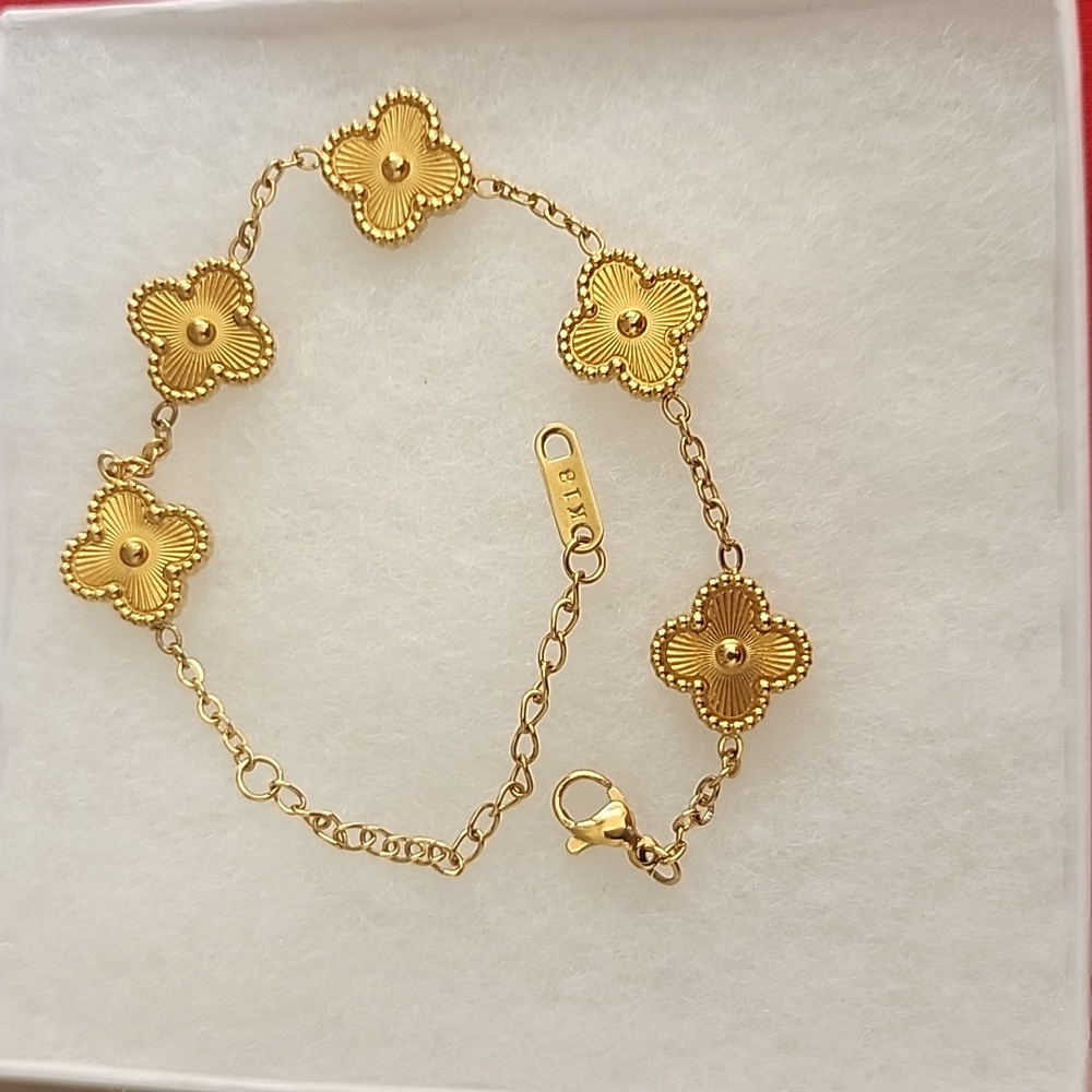 Elegant Gold Flower Bracelet